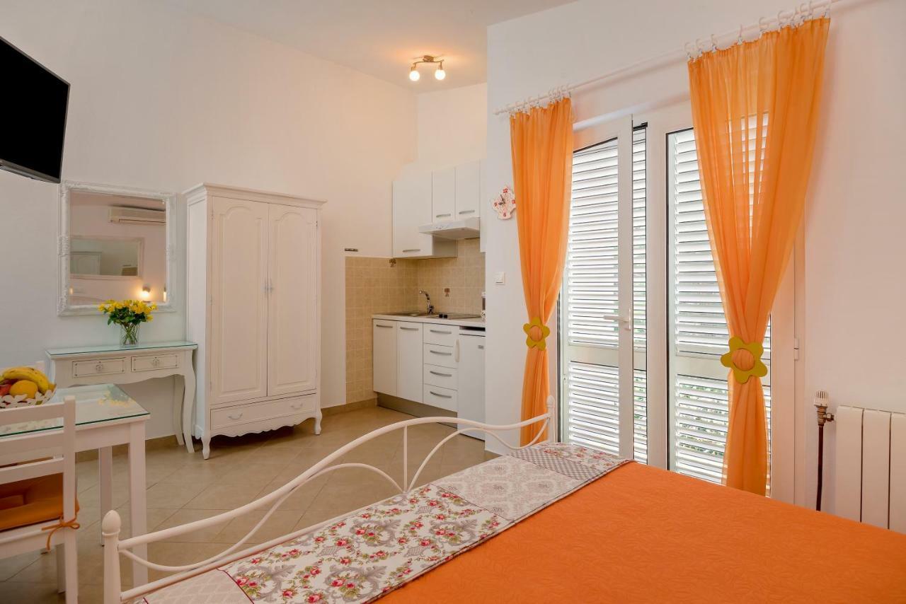 Apartments Villa Lilla Baska Voda Exterior photo